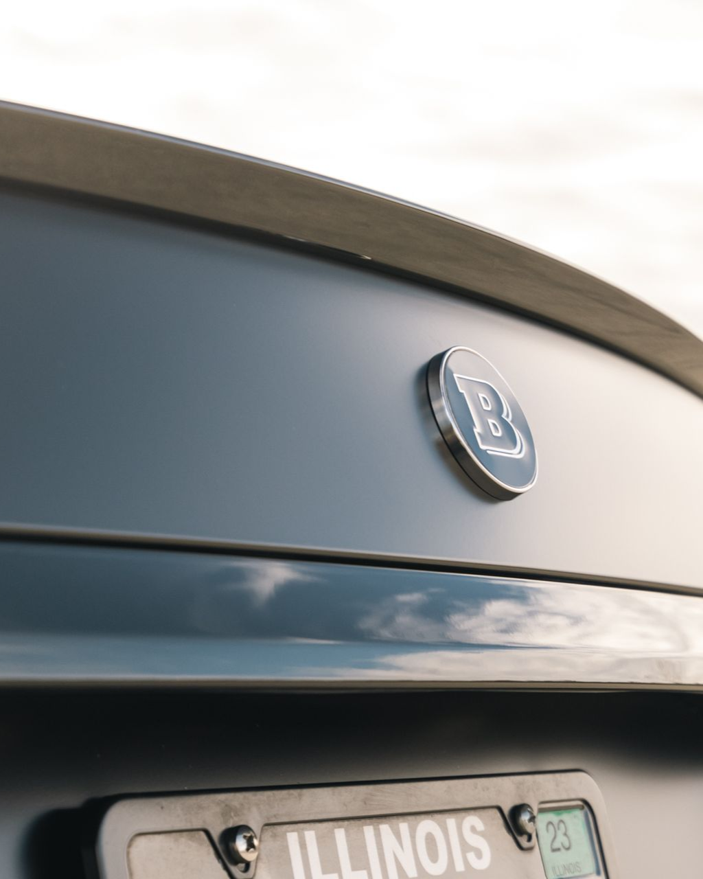 Close-up of a blue Bentley trunk with Illinois license plate