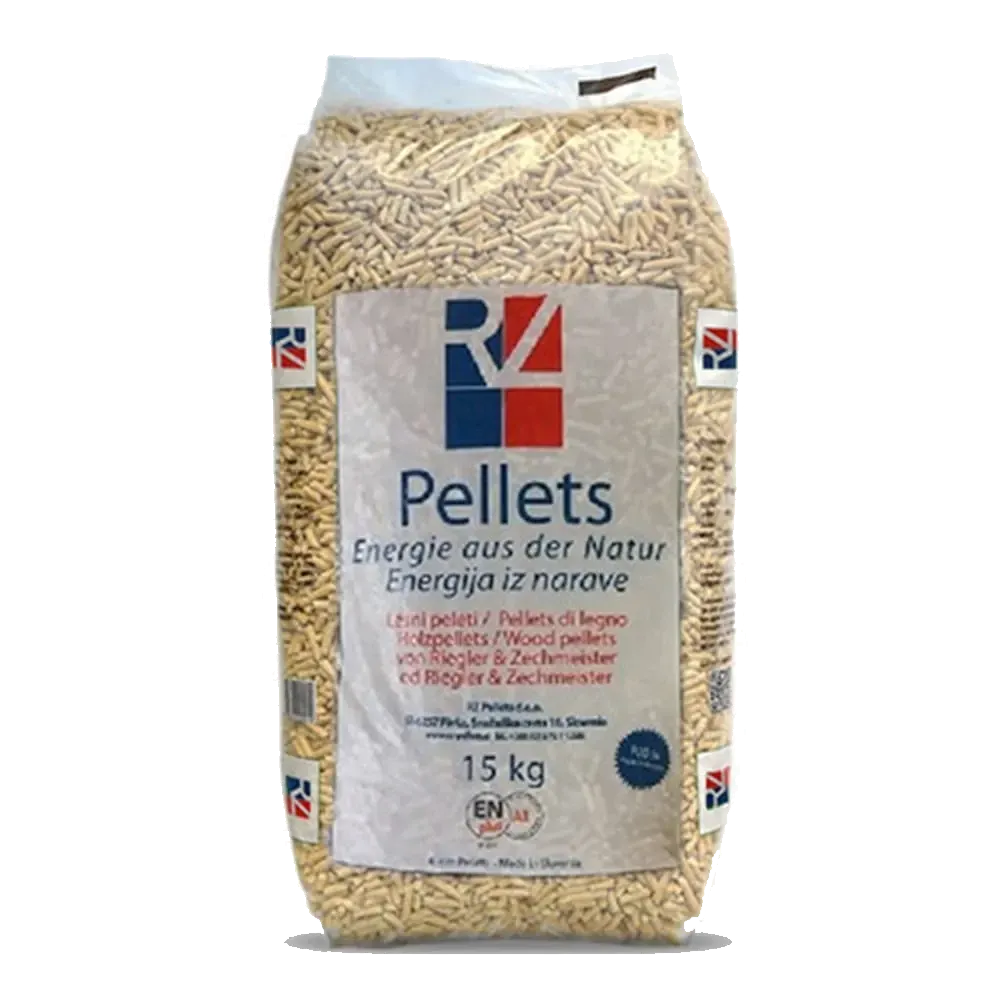 Un sacco da 15 kg di pellet di legno RZ con etichetta bianca e logo blu e rosso, su sfondo bianco.