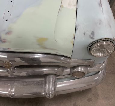 A close up of the front of an old car