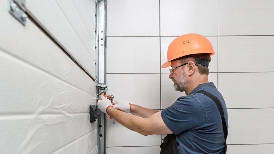 How Much Does a Garage Door Repair Cost?