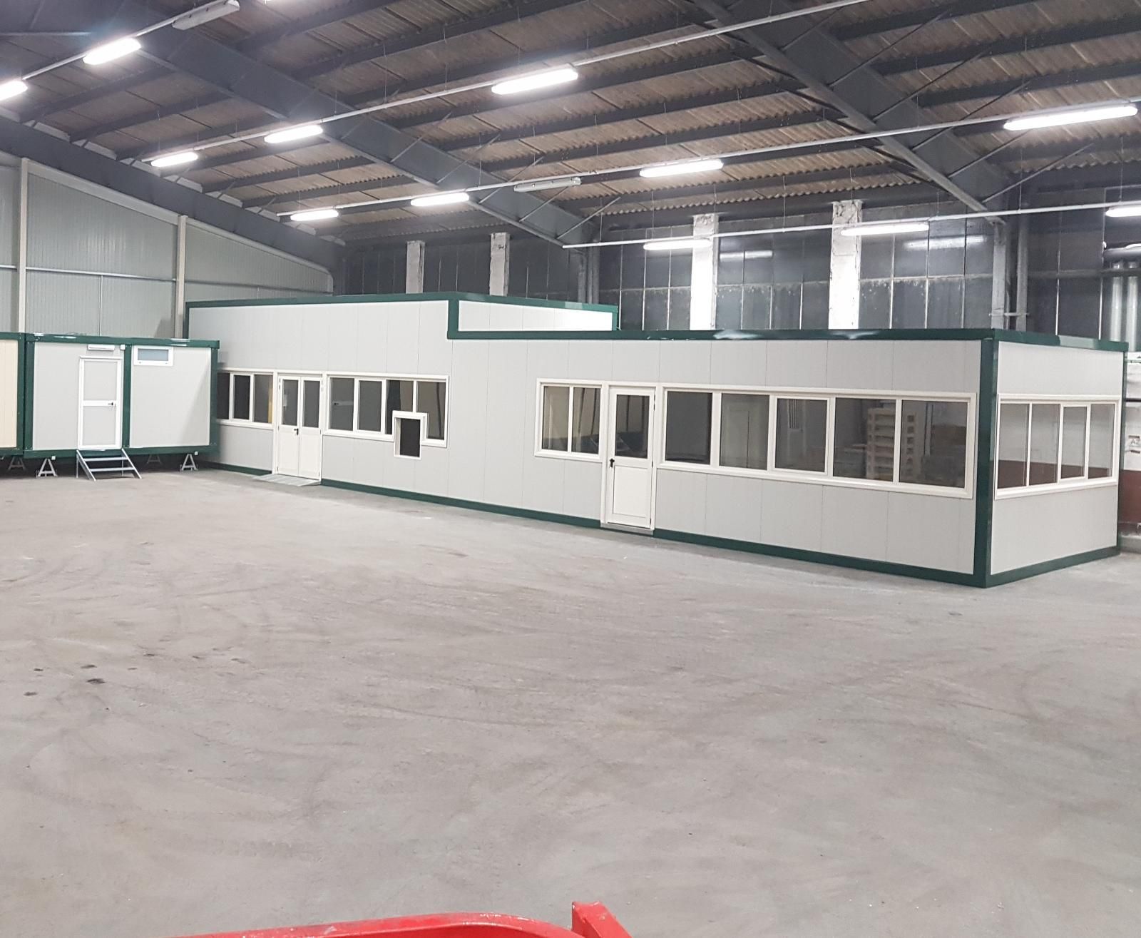 Monoblocco prefabbricato coibentato allestito come ufficio da cantiere