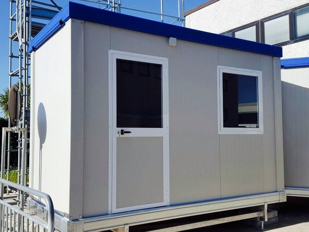 Monoblocco coibentato installato su cantiere edile