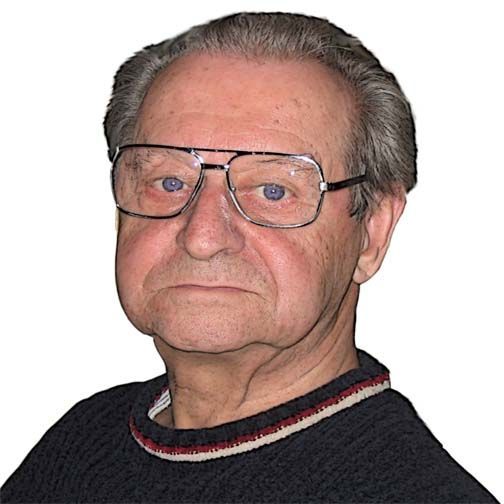Homme portant des lunettes, regardant droit devant lui, expression neutre.