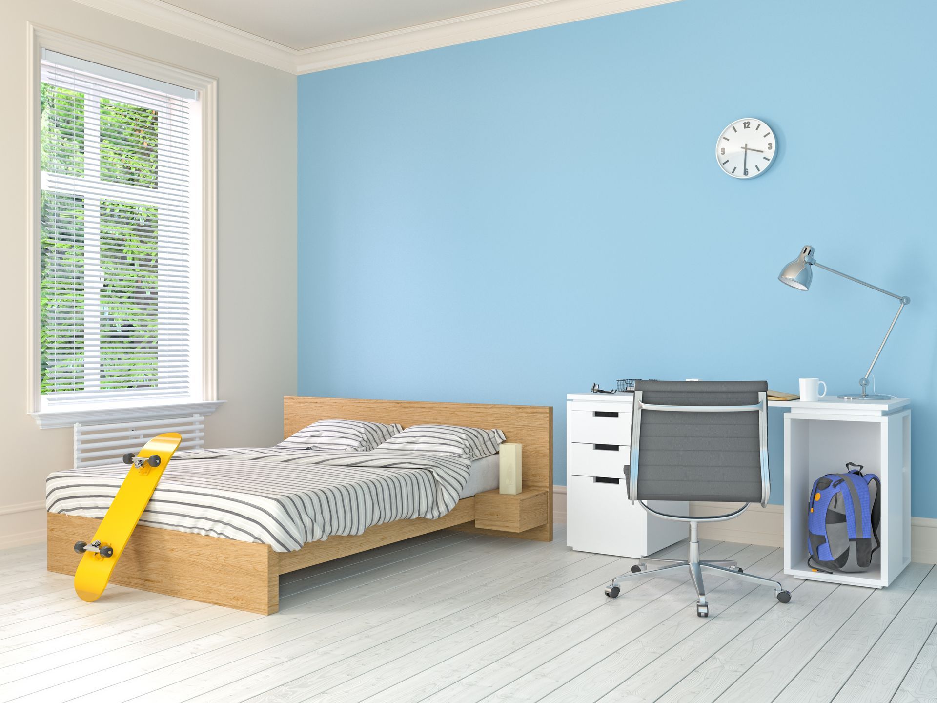 Camera da letto luminosa con letto, scrivania, sedia, finestra e skateboard giallo appoggiato al letto.