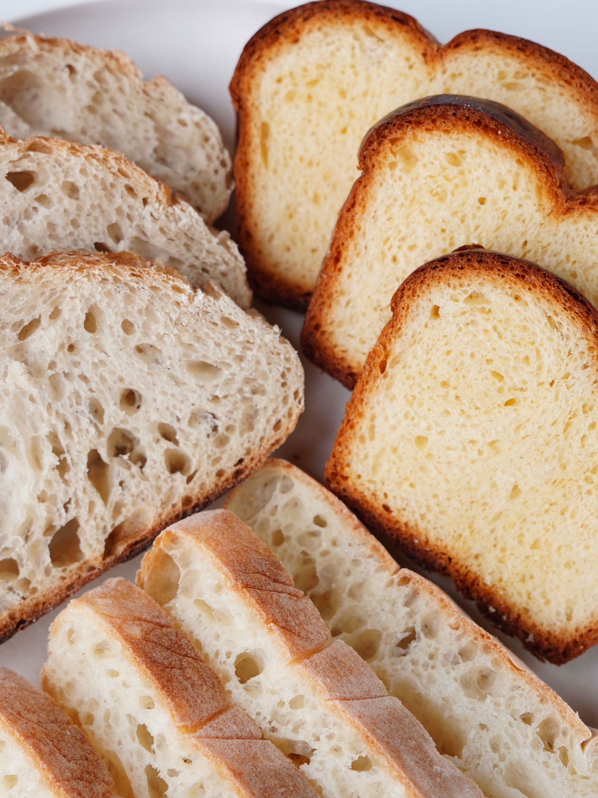 Glutenvrije granen op een houten tafel