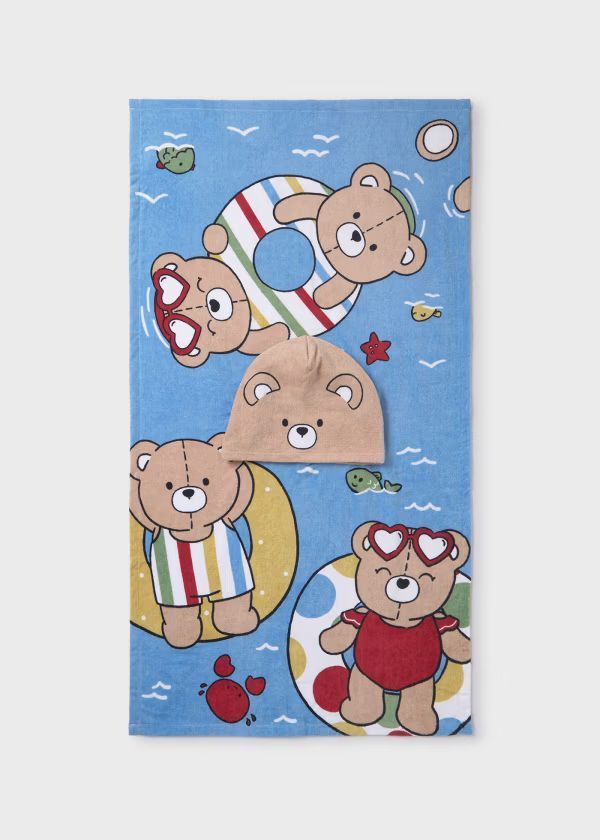 Asciugamano con orsi dei cartoni animati in camere d'aria, in costume da bagno e occhiali da sole, su sfondo blu.