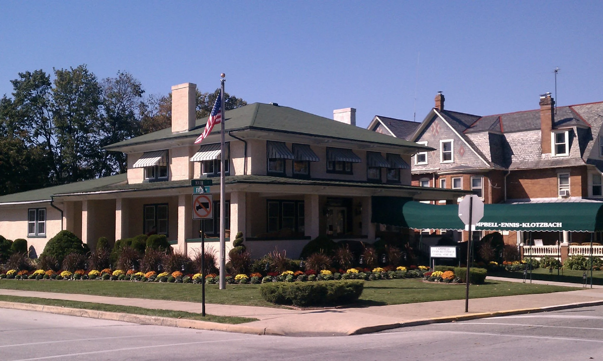 The exterior of Campbell-Ennis-Klotzbach Funeral Home.