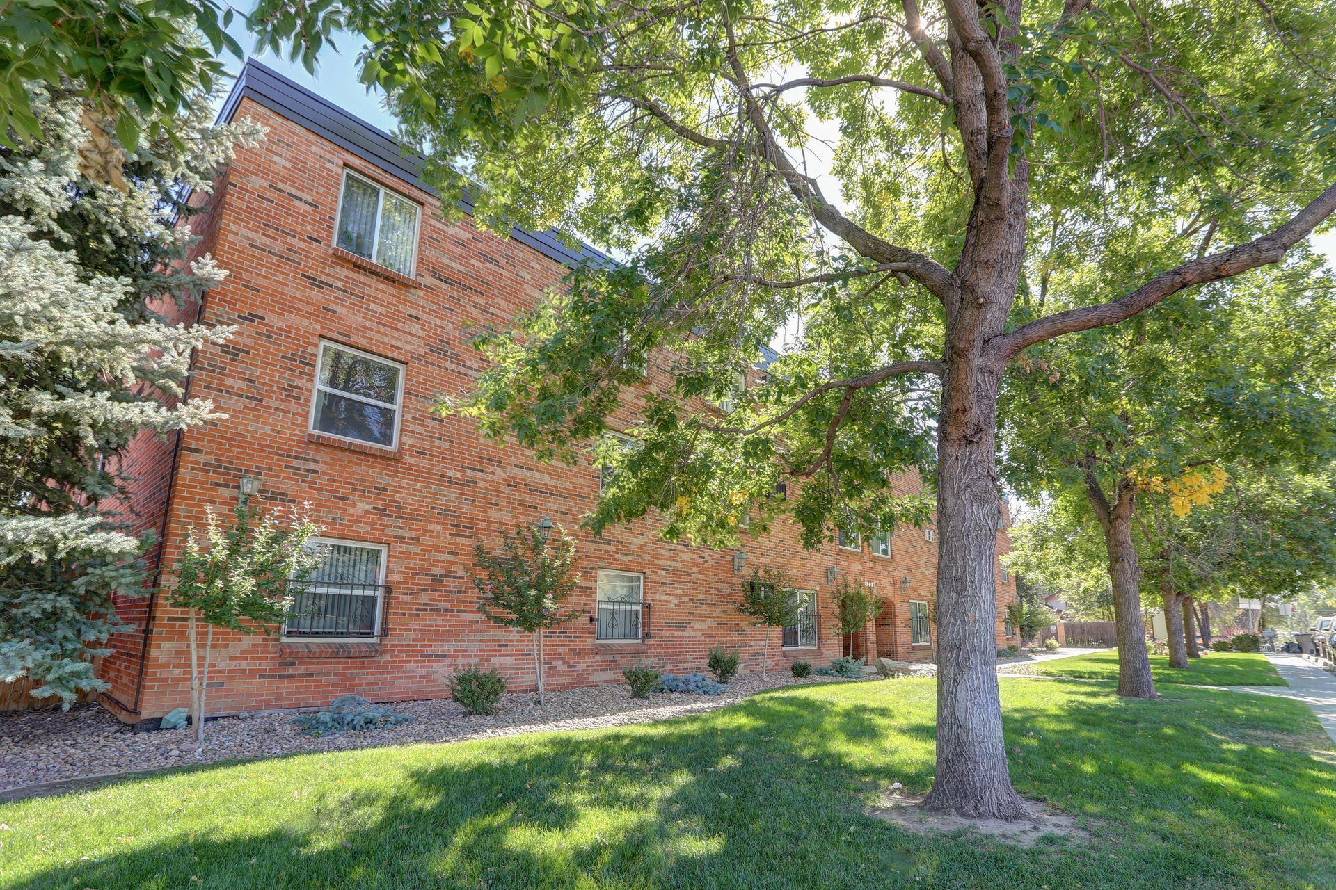 Allison Court Apartments