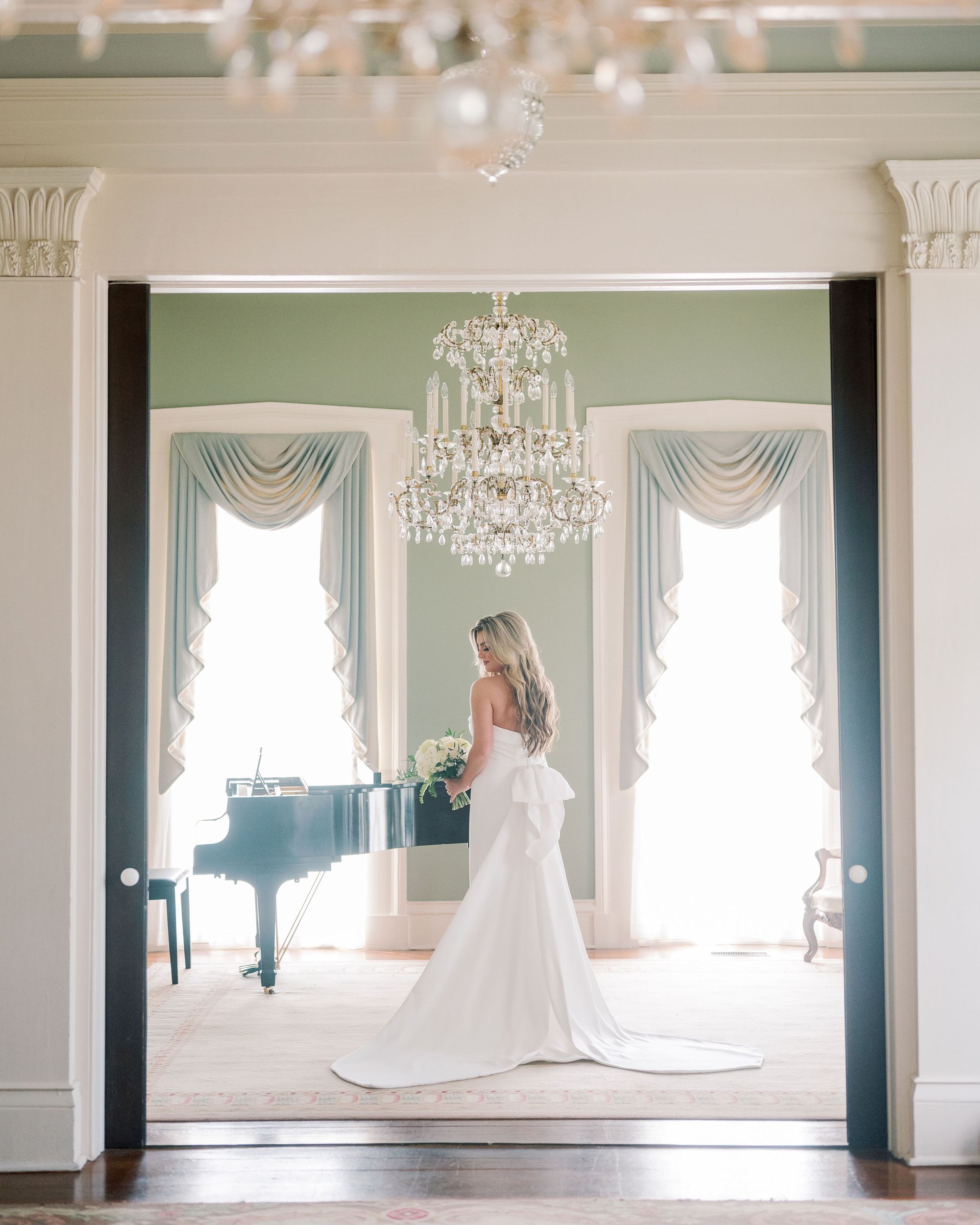 A room with a table and chairs and a chandelier.