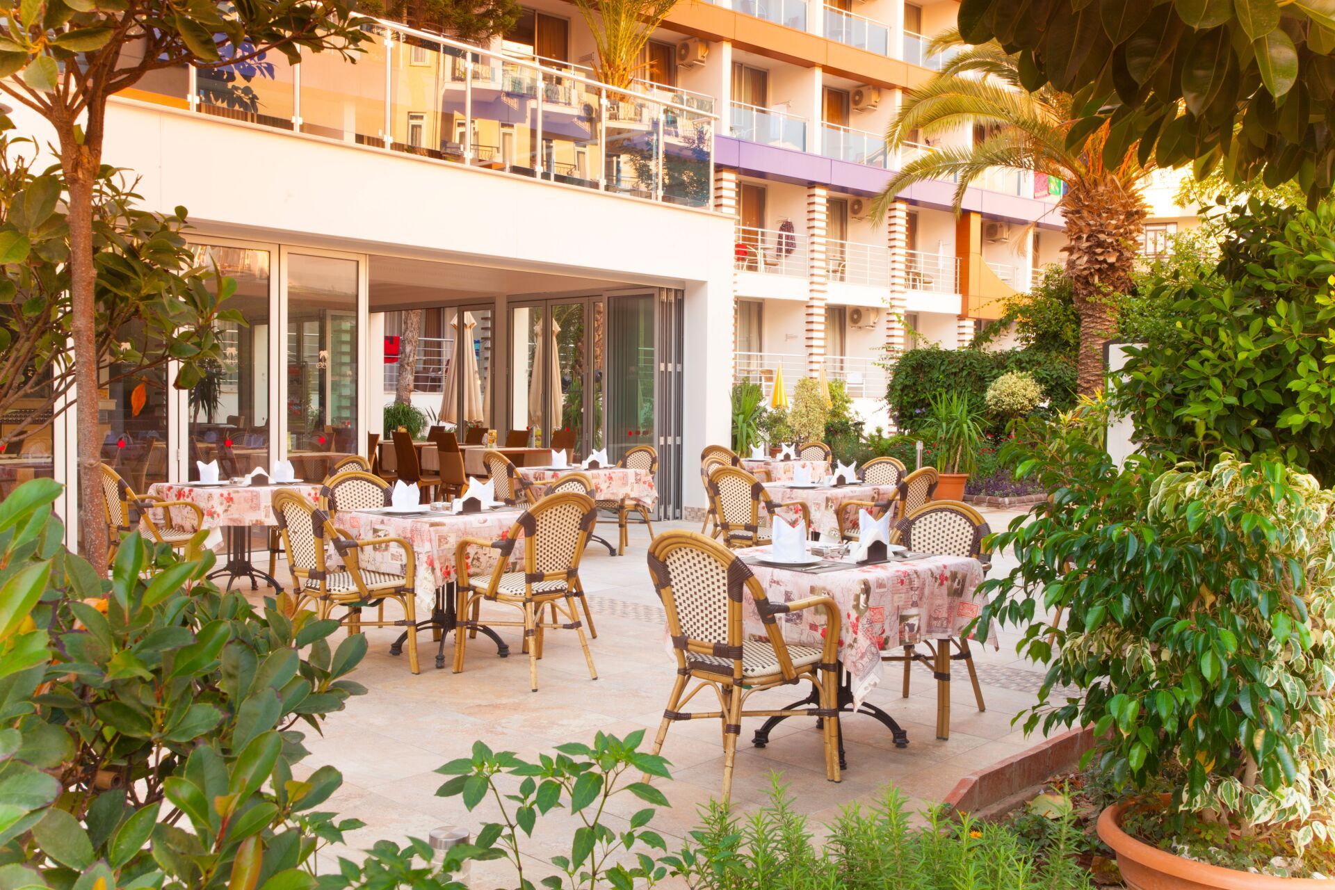gardenia hotel restaurant