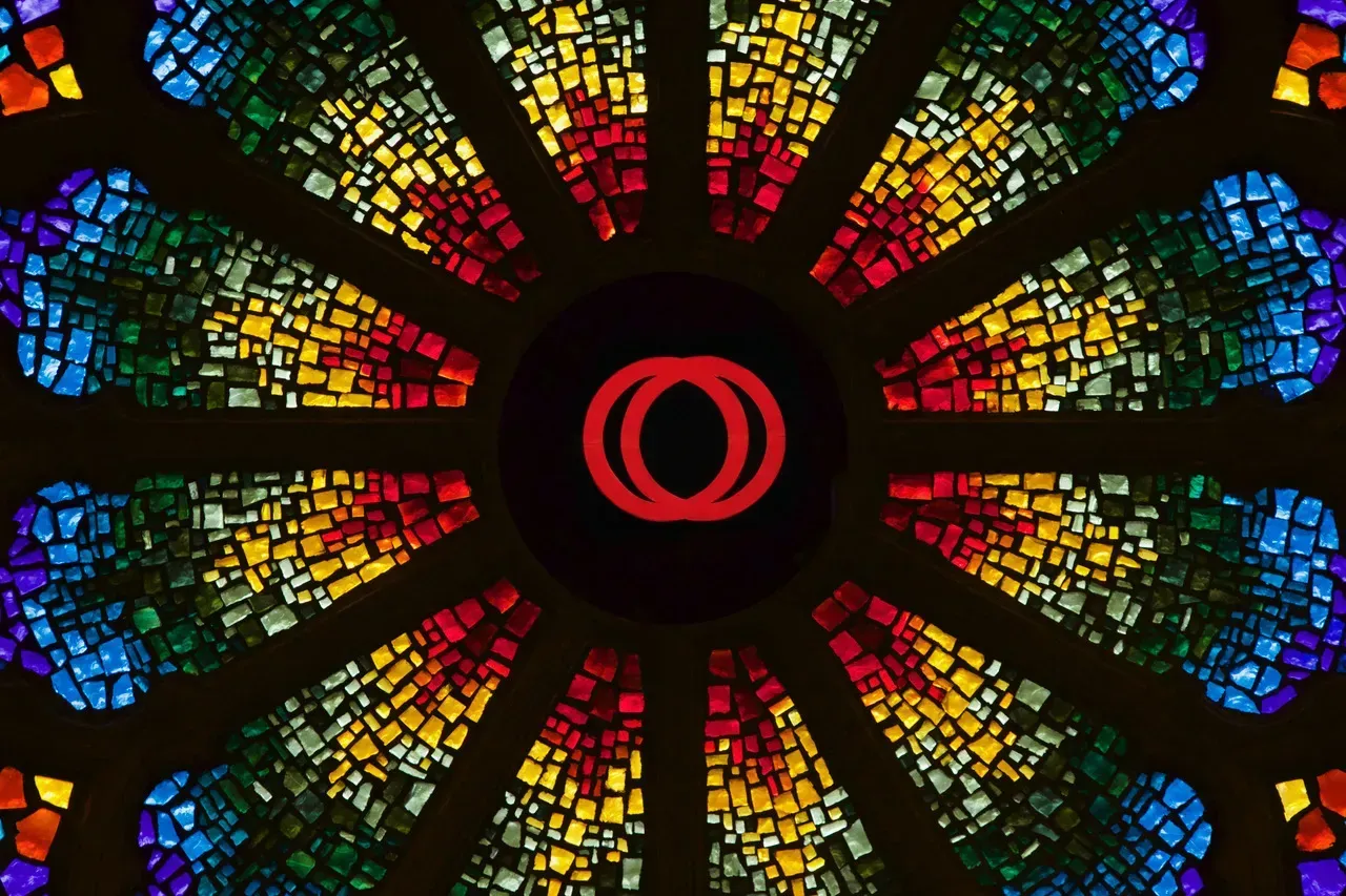 Rose window with two red rings in the center.