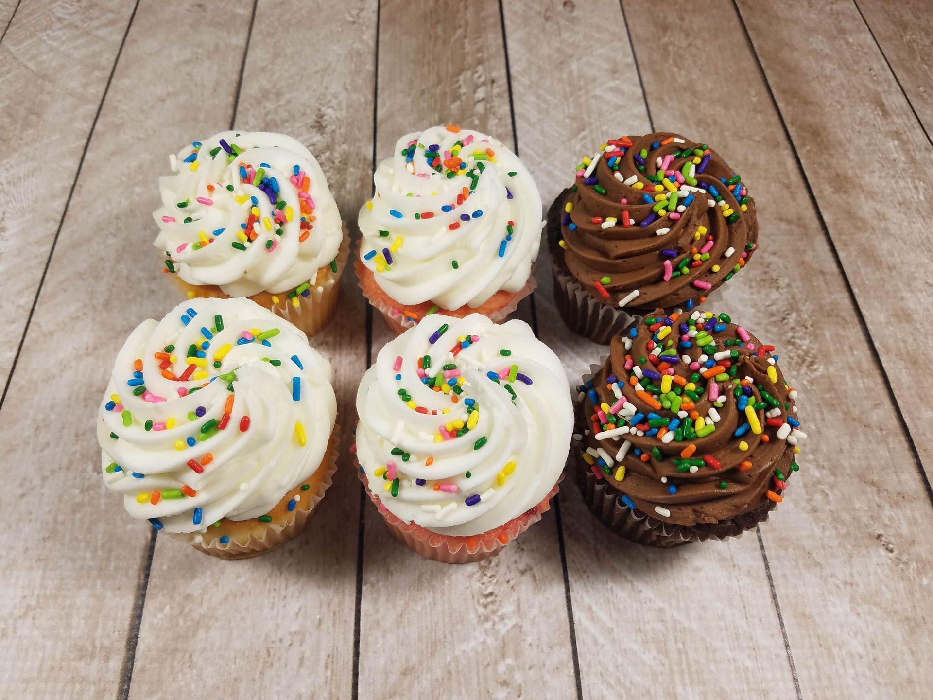 white and brown cupcakes