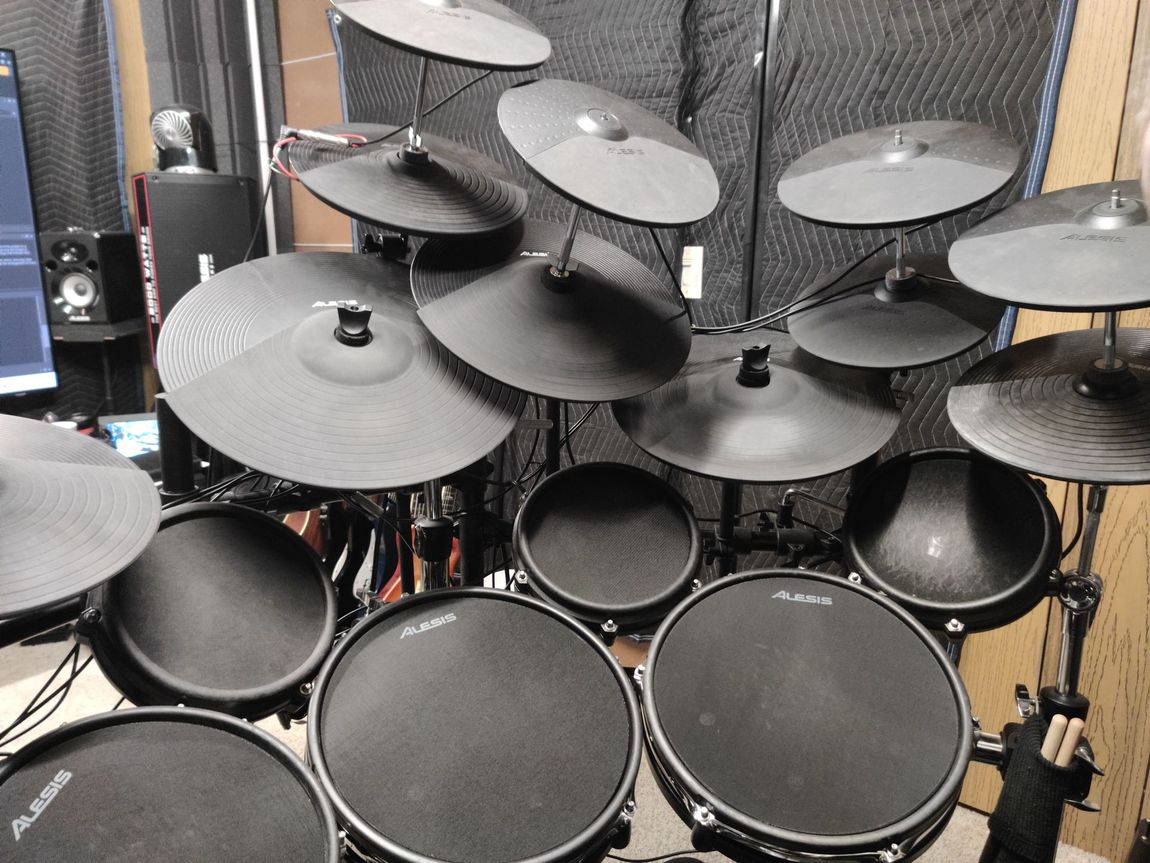Right half of Drums