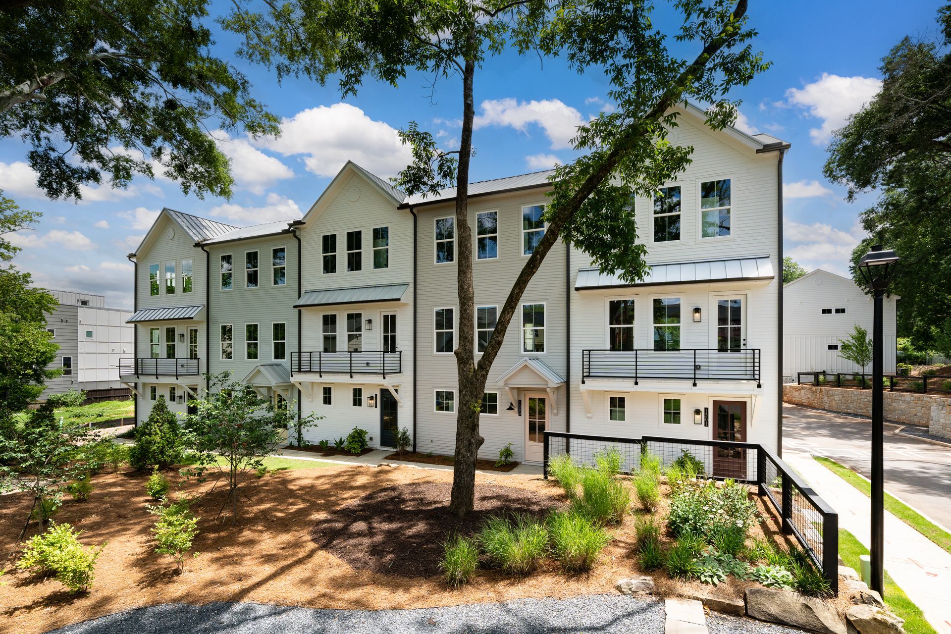 Songbird Apartments Exterior courtyard