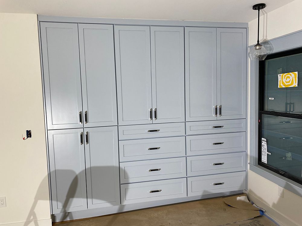 Floor to ceiling storage cabinet solution