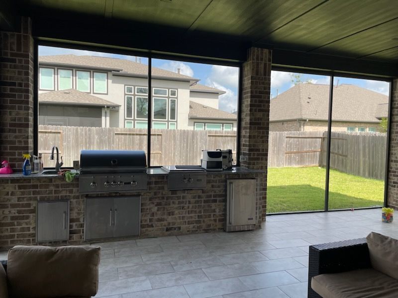 Leander screen room built with heavy‑duty aluminum posts and wide‑view screen panels to maintain an open backyard feel.
