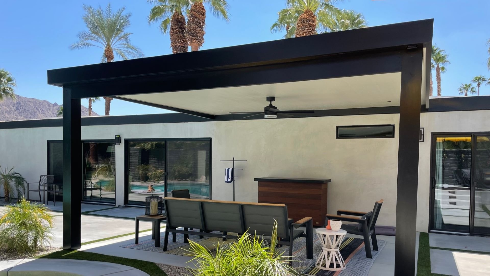 Modern aluminum patio cover in Georgetown, TX providing a comfortable seating area.
