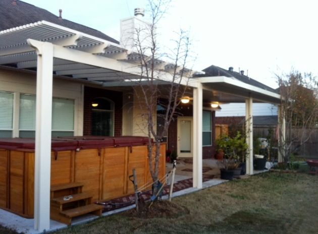 Large pergola preserving lake views in Lakeway.