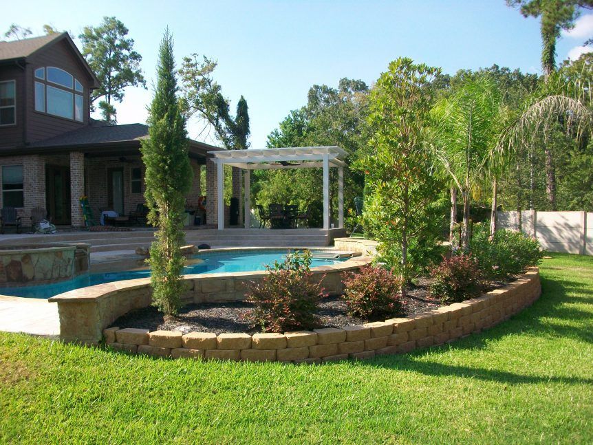 Wide‑span pergola over seating area in Georgetown.