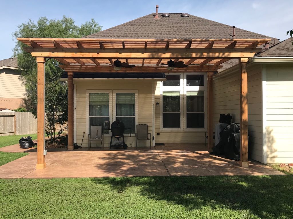 Backyard pergola creating a shaded outdoor dining space in Avery Ranch.
