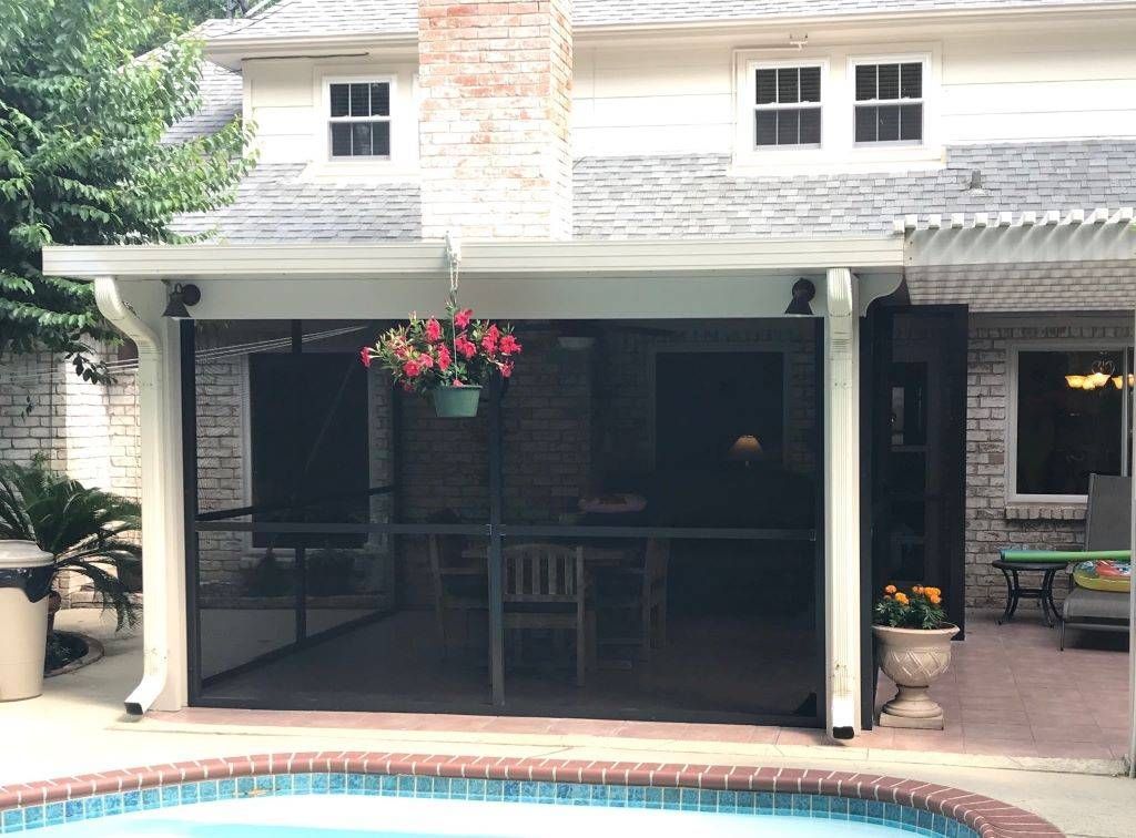 Universal City screen room designed with a low‑slope roof and upgraded screen mesh for improved visibility and airflow.