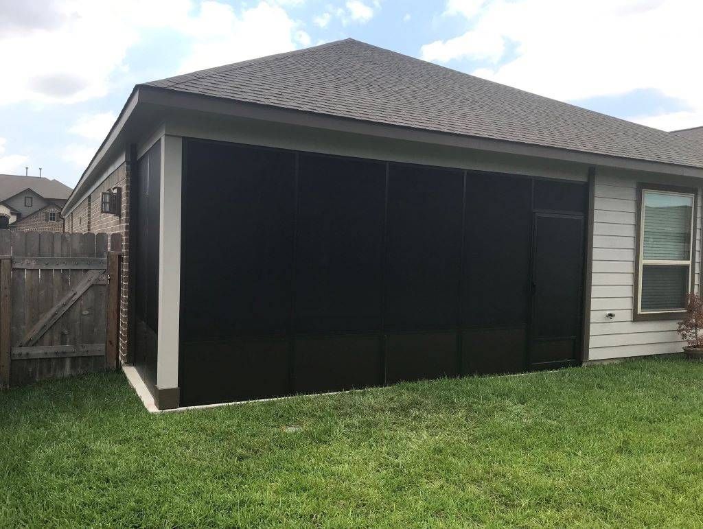 Fair Oaks Ranch screen room with an insulated roof and oversized screen panels to preserve backyard views.