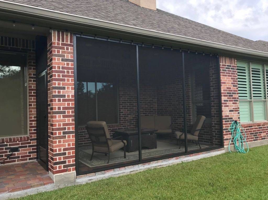 Manchaca screen room built with durable aluminum framing and a fan‑ready beam for comfortable outdoor evenings.