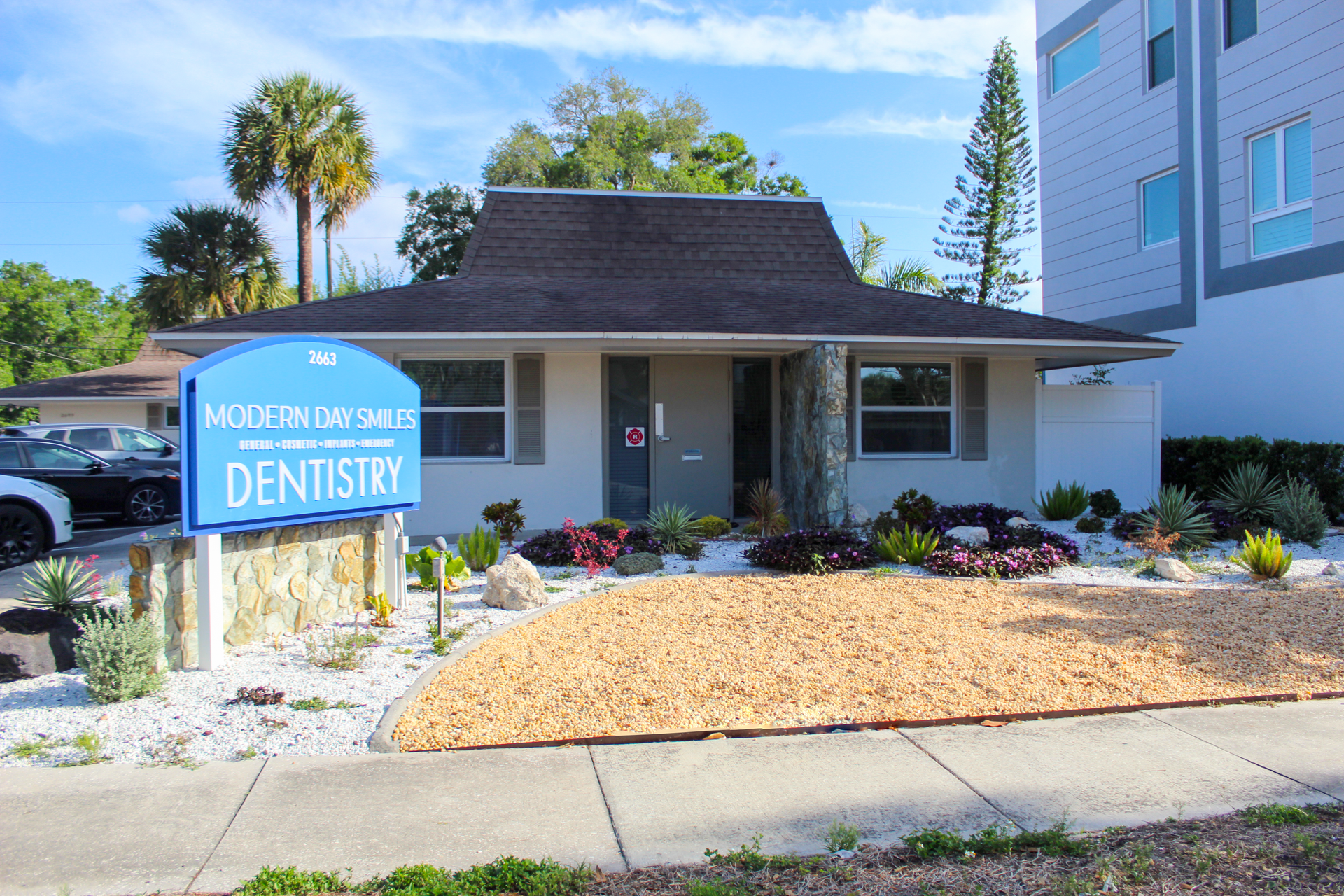 Image of the exterior of dental office Modern Day Smiles in St.Petersburg, Florida