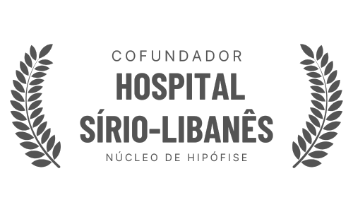 Logo for Hospital Sírio-Libanês's pituitary center, featuring text and laurel wreaths.