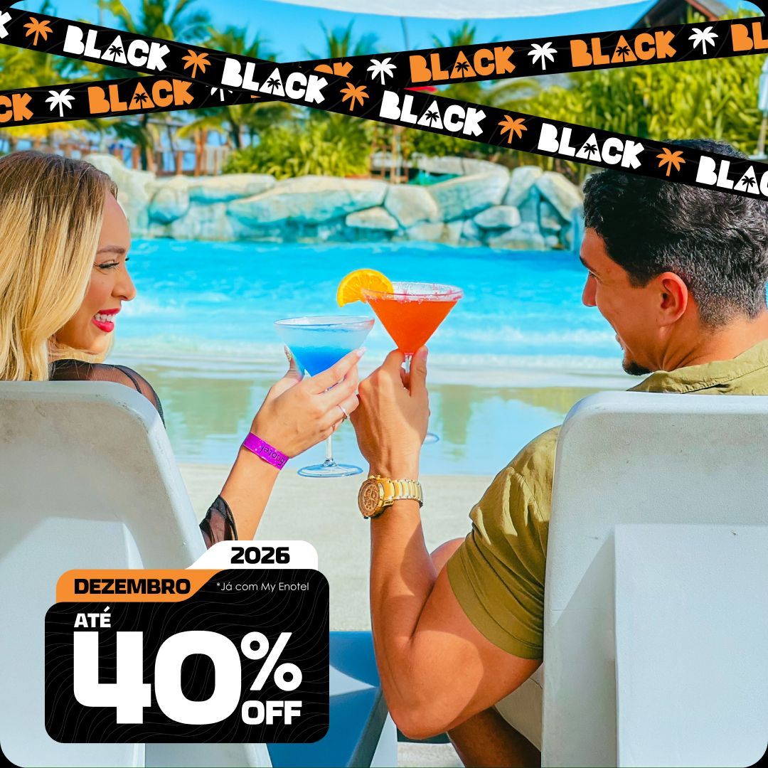 Vista aérea das piscinas, parque aquático e praia do resort Enotel em Porto de Galinhas, com selo de promoção My Black oferecendo até 40% de desconto para reservas em outubro de 2026.