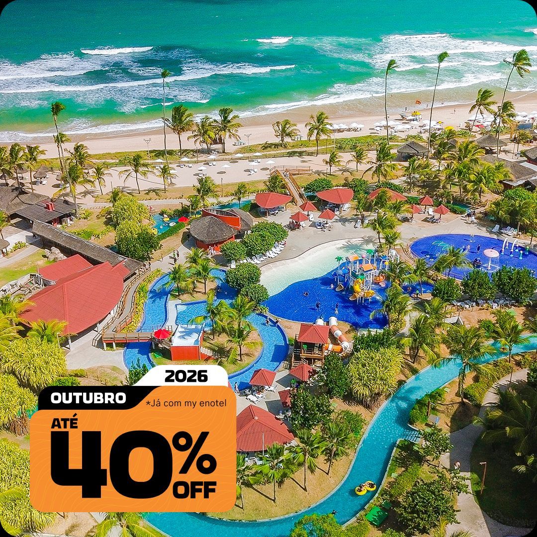 Vista aérea das piscinas, parque aquático e praia do resort Enotel em Porto de Galinhas, com selo de promoção My Black oferecendo até 40% de desconto para reservas em outubro de 2026.