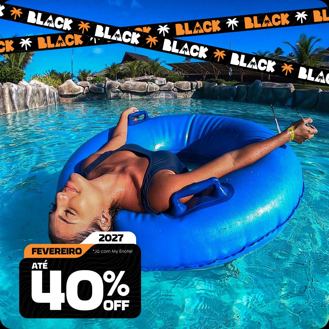 Mulher a relaxar deitada numa boia circular azul a flutuar na piscina de rio lento do resort Enotel, num dia de sol . A imagem contém faixas de Black Friday no topo e um selo promocional a destacar até 40% de desconto para viagens em Fevereiro de 2027