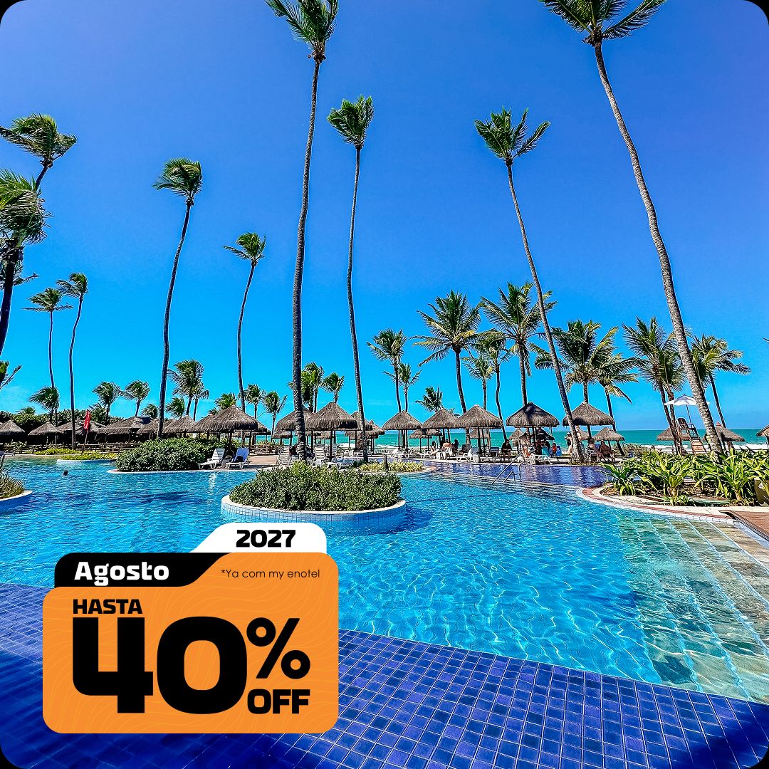 Vista deslumbrante da piscina do resort Enotel de águas cristalinas, cercada por altos coqueiros e quiosques de palha sob um céu azul. A imagem apresenta o selo da promoção My Black com até 40% de desconto para reservas em agosto de 2027.