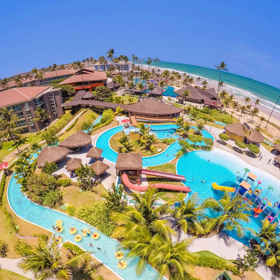 Promoção de novembro no Enotel Porto de Galinhas com vista aérea das piscinas, praia e área de lazer do resort.