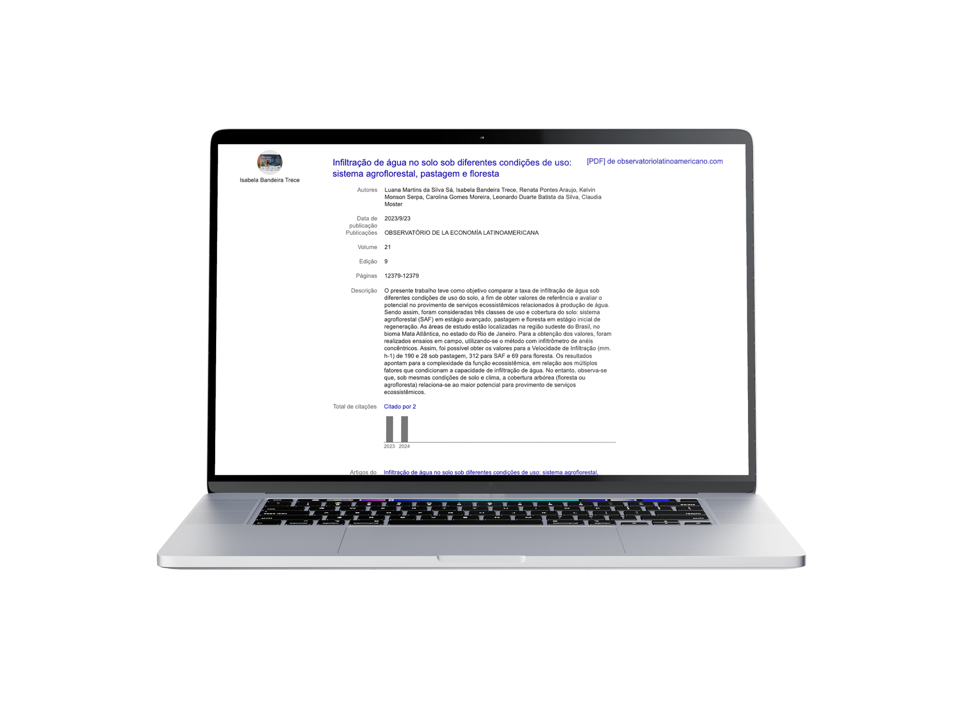 Laptop exibindo documento com texto, provavelmente um documento legal ou comercial.