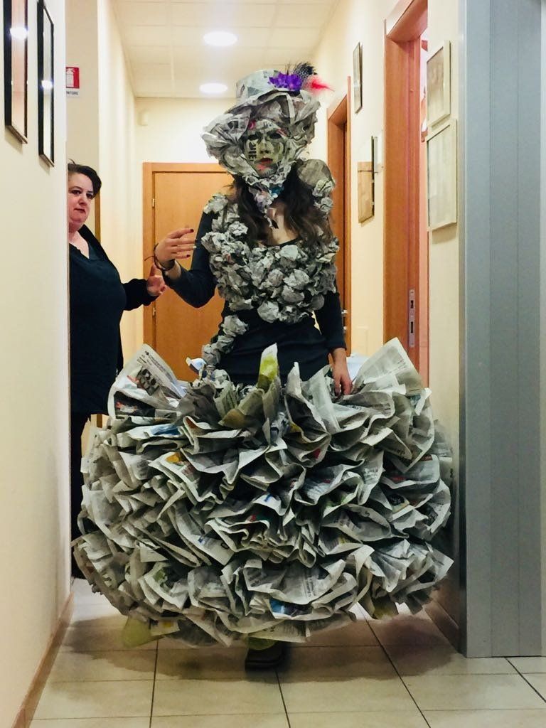 Modella con abito carnevalesco