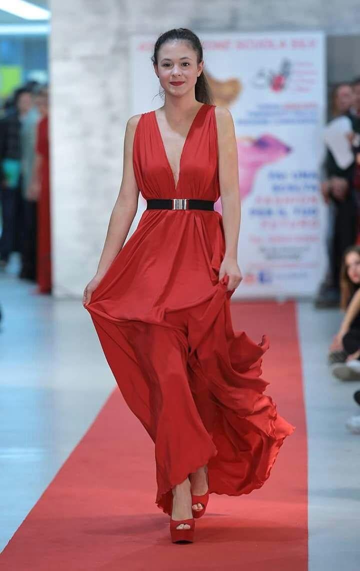 Modella rosso