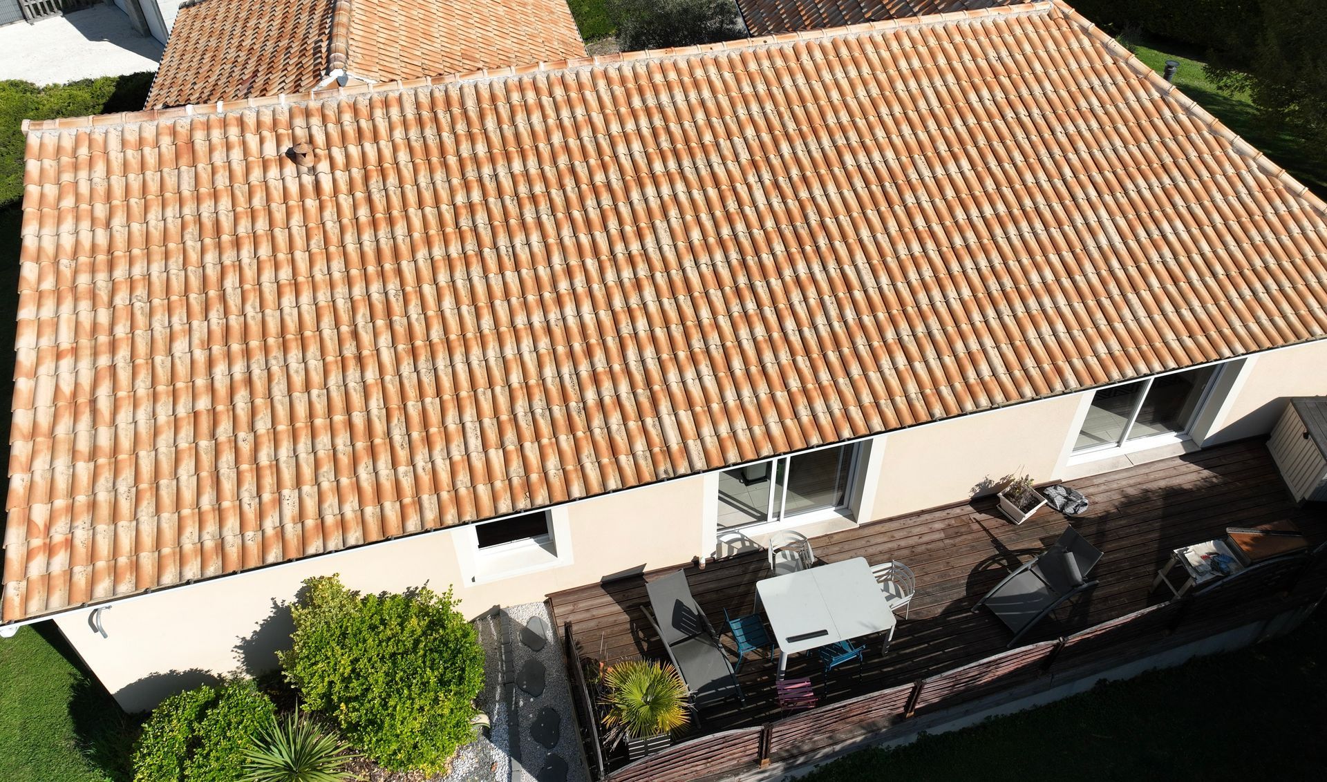 Démoussage de toiture après