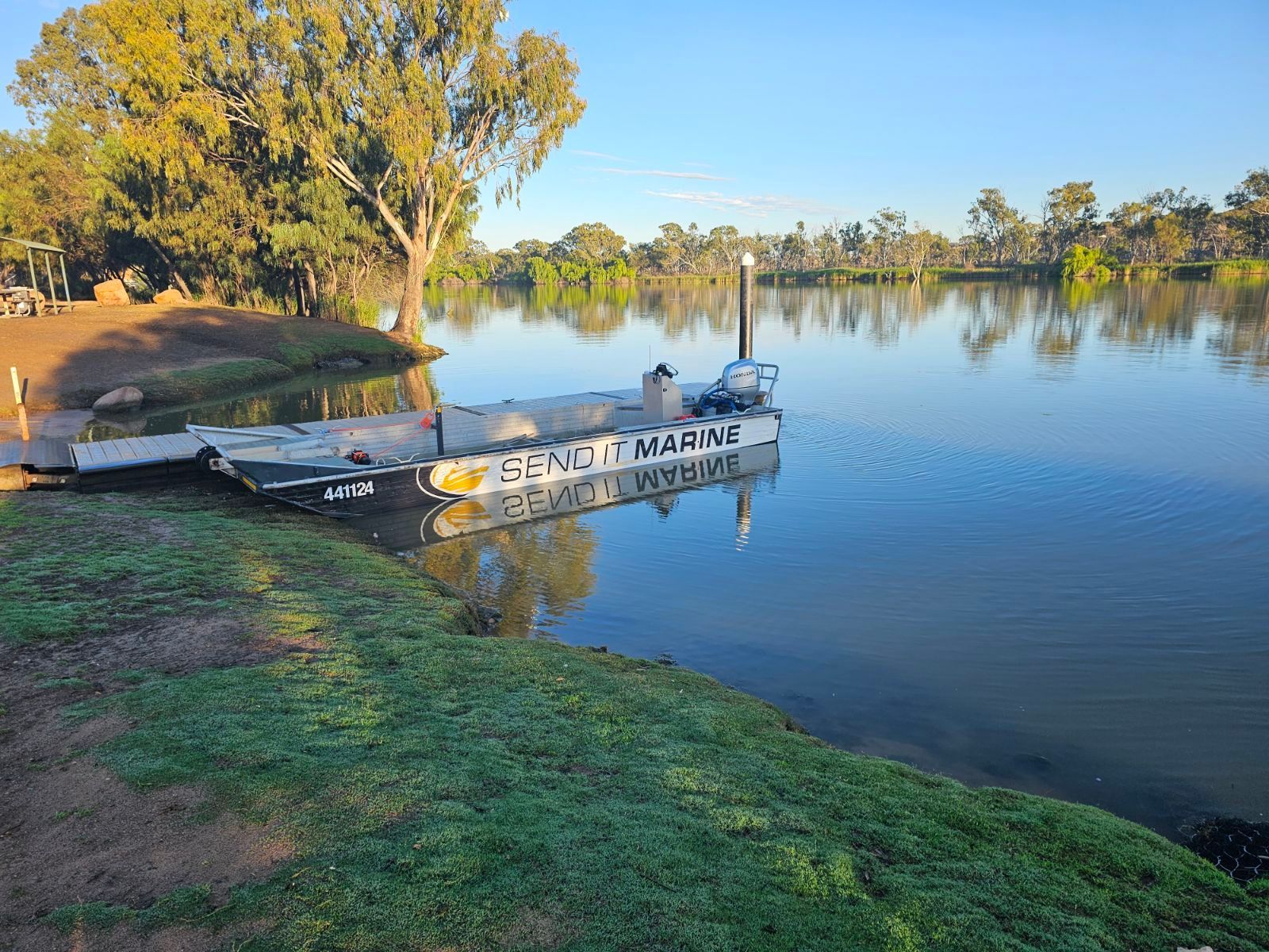 a boat on a trailer with the numbers fv2907 on it