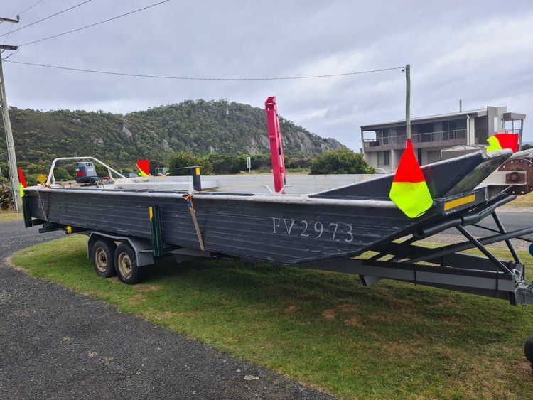 a boat on a trailer with the numbers fv2907 on it