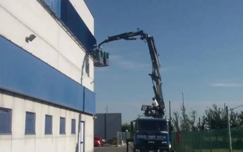 piattaforma per pulizie vetrate