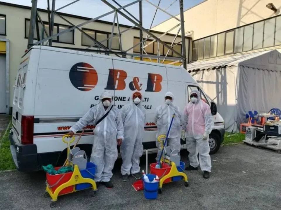 staff addetto alla sanificazione