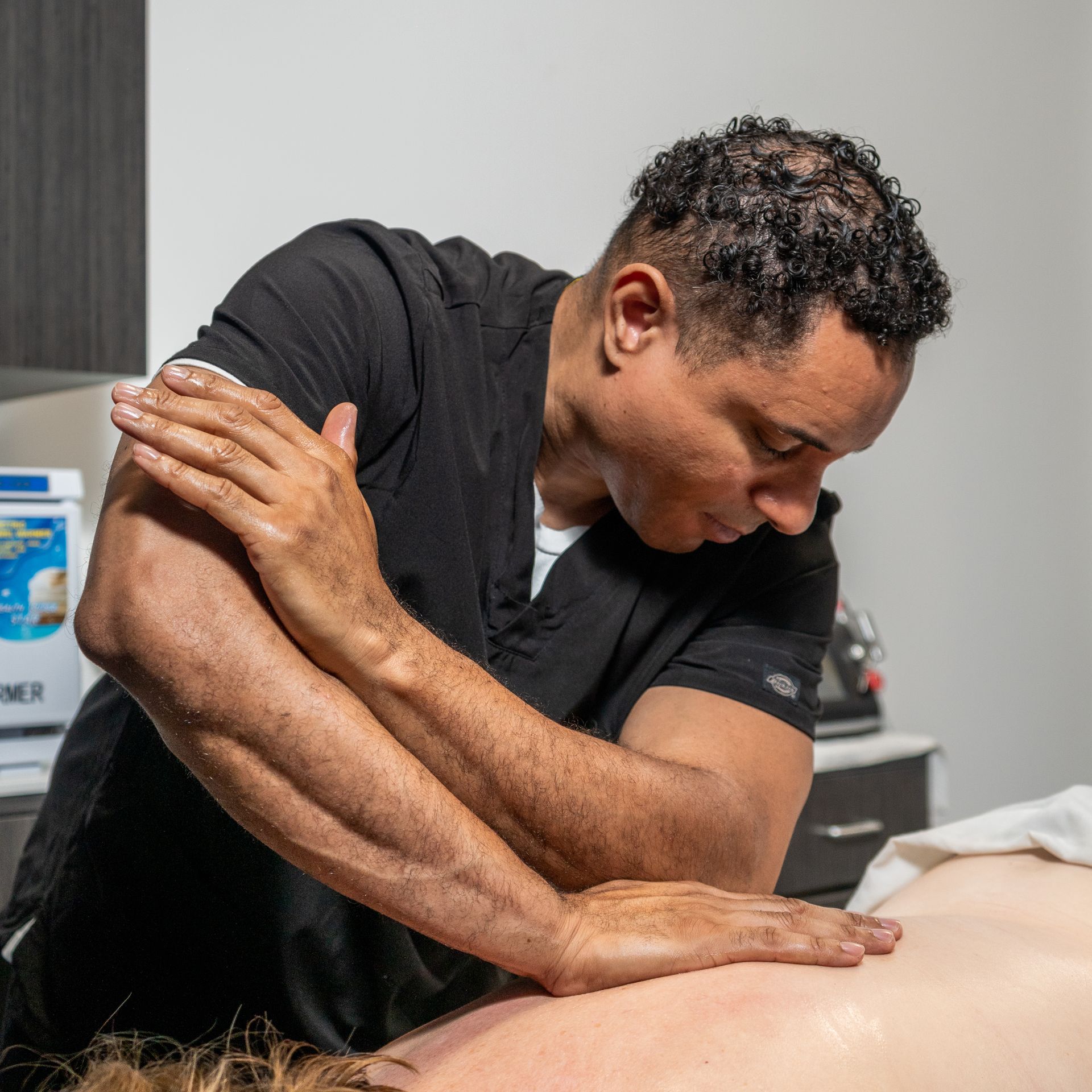 melvin casey lmt performing medical massage casey healing wellness 