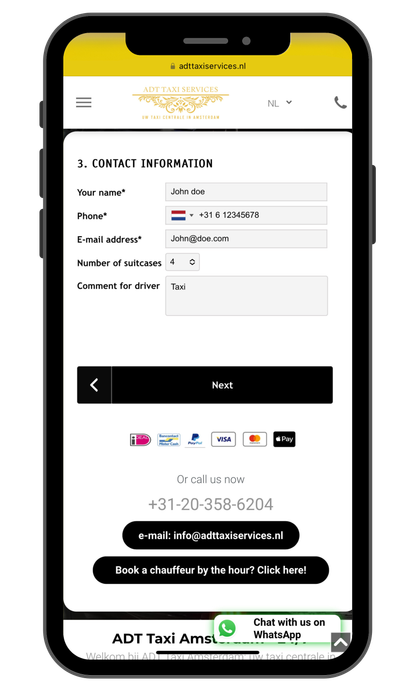 Een mobiele telefoon toont een website op het scherm.