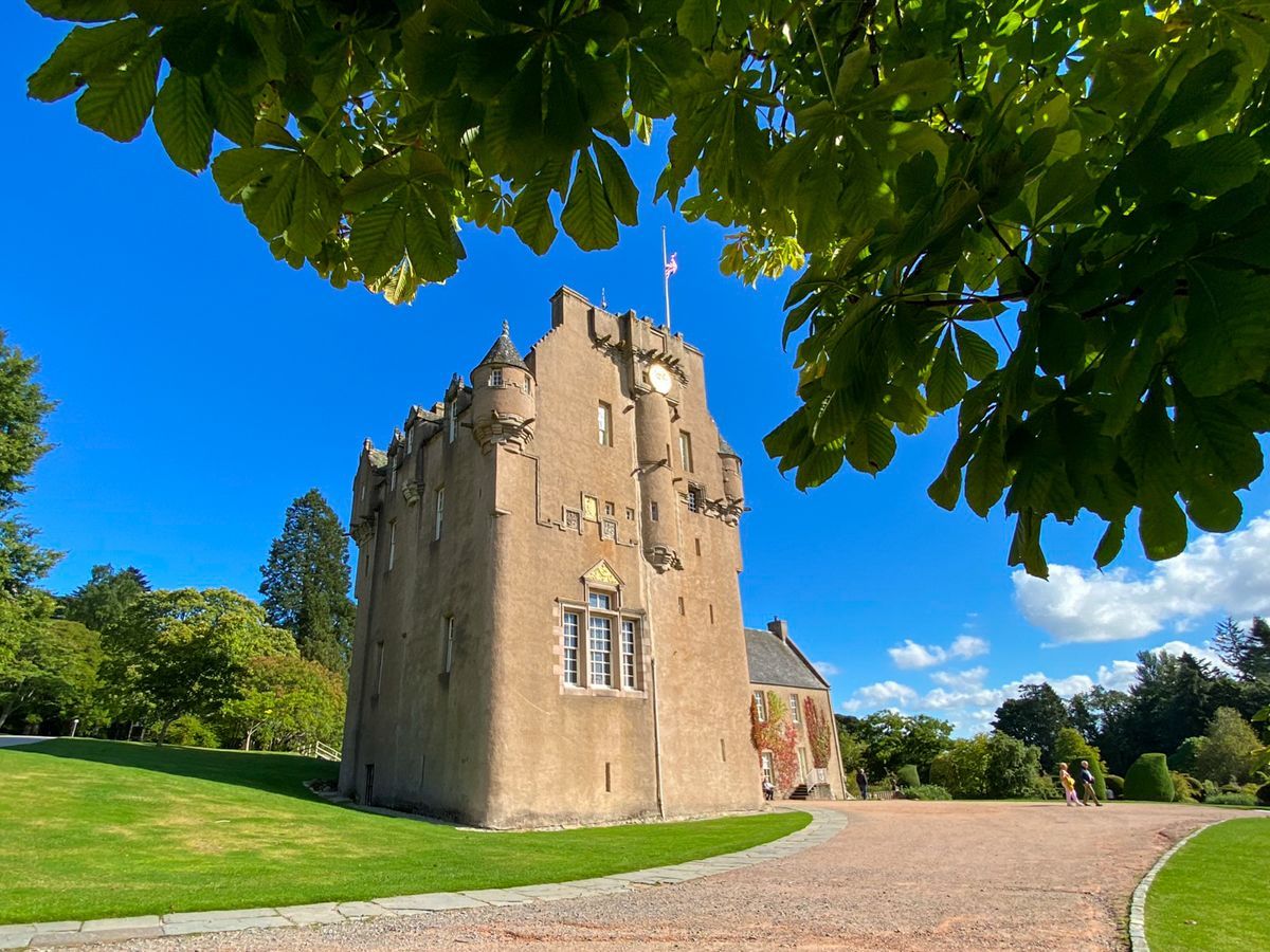 Tour Crathes Castle with Time Exposure Travel