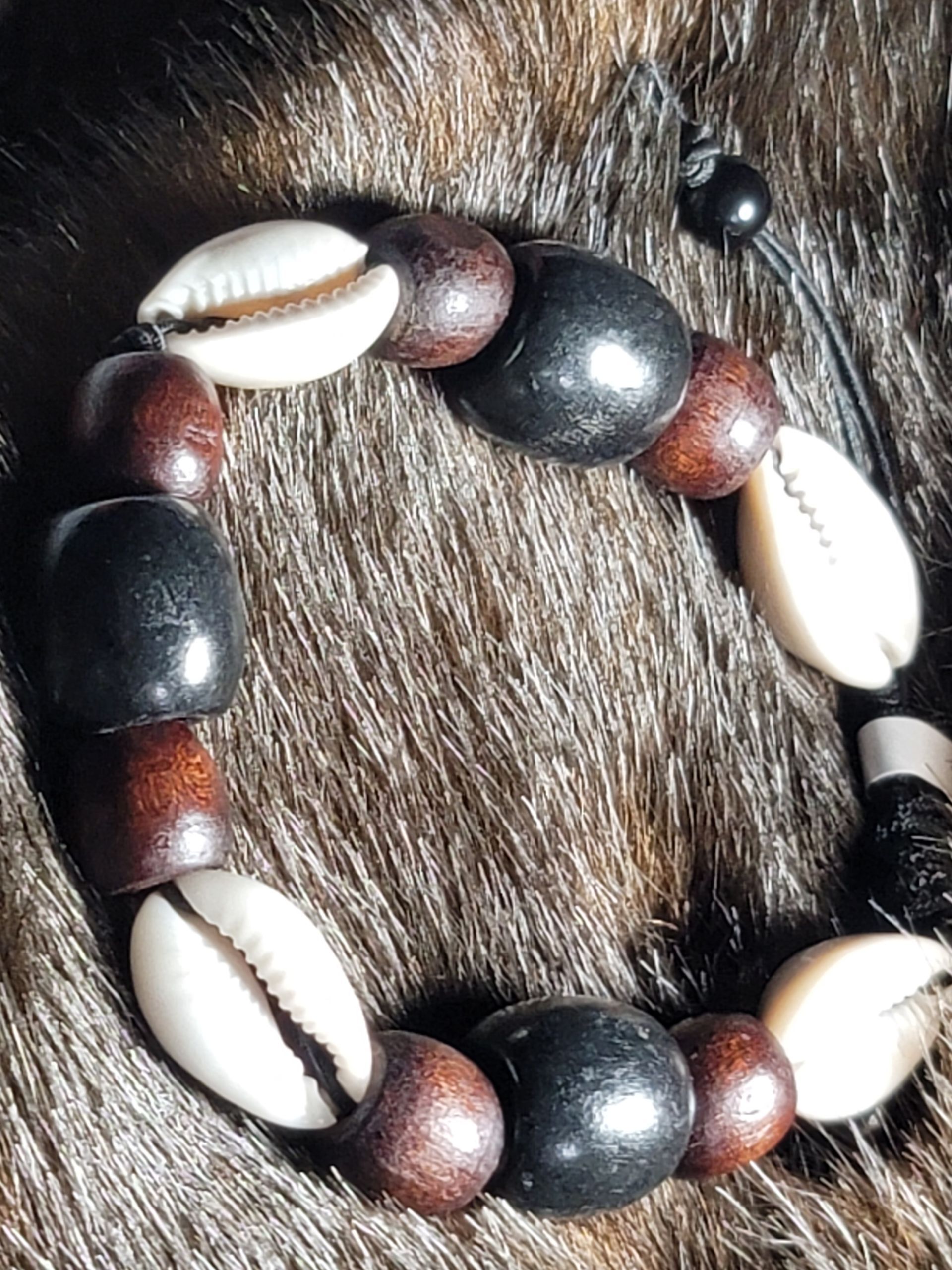 Tas tas Men's Dark Wood Jumbo Bead and Cowrie Shells Bracelet for him