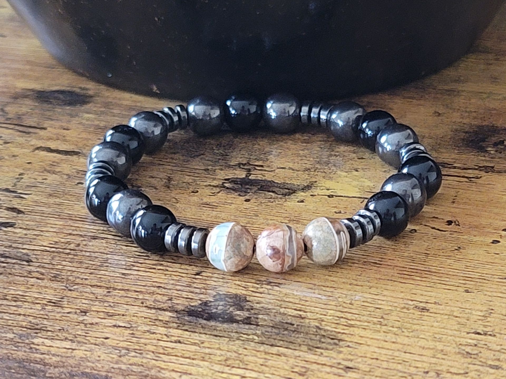 The simulated snake skin agate stone serves as the centerpiece, bringing a bold and unique texture that stands out.