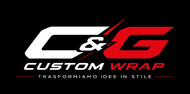 Logo C&G Custom Wrap in bianco e rosso su sfondo nero, con lo slogan “Trasformiamo idee in stile”.
