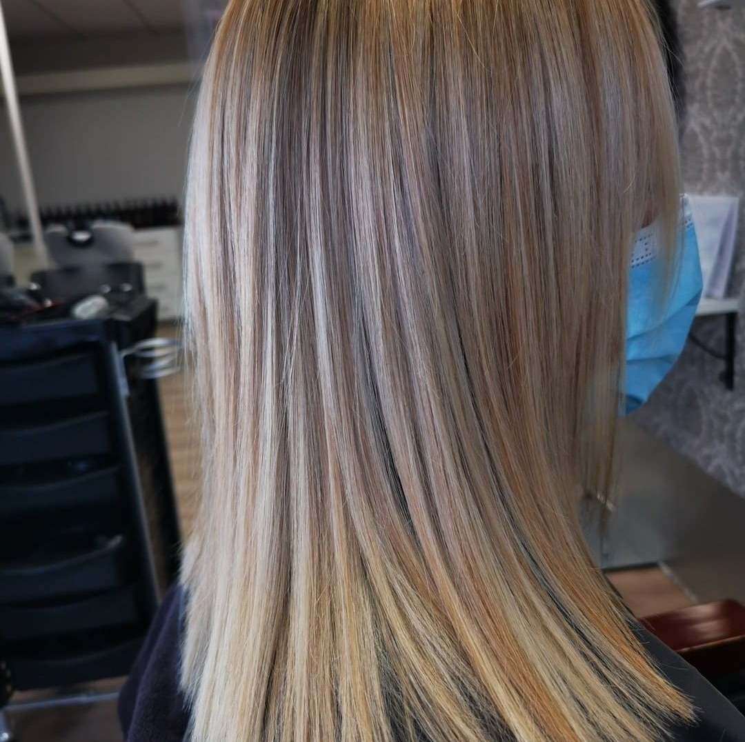 haarglaettung-blond-langeshaar