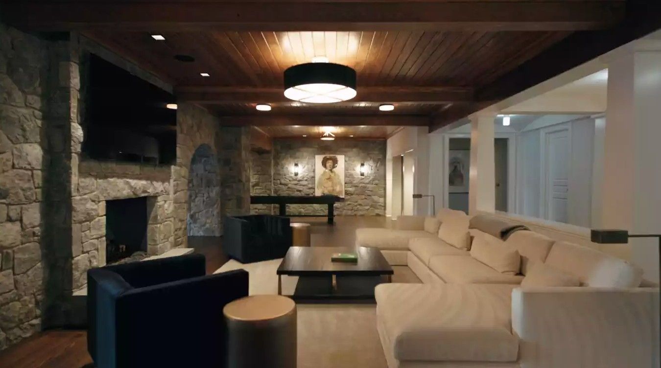 general contractor in richmond va: A living room filled with furniture and a fireplace